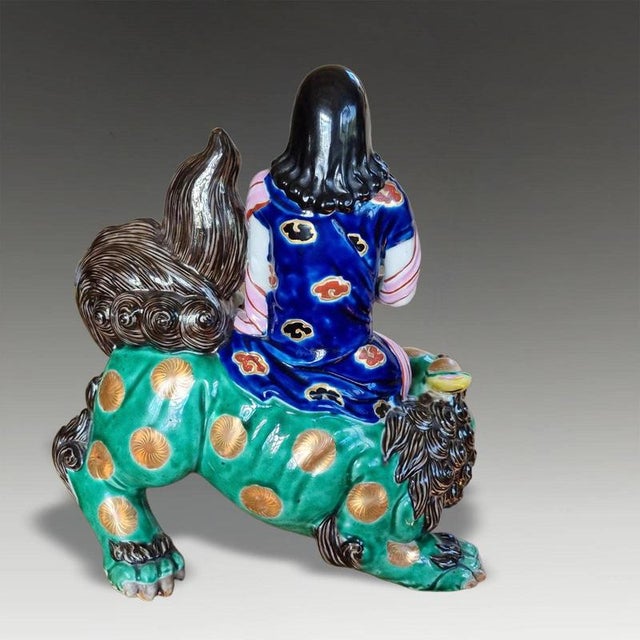 Antique Meiji Japanese Kutani Guanyin on Shishi Figure For Sale - Image 4 of 6