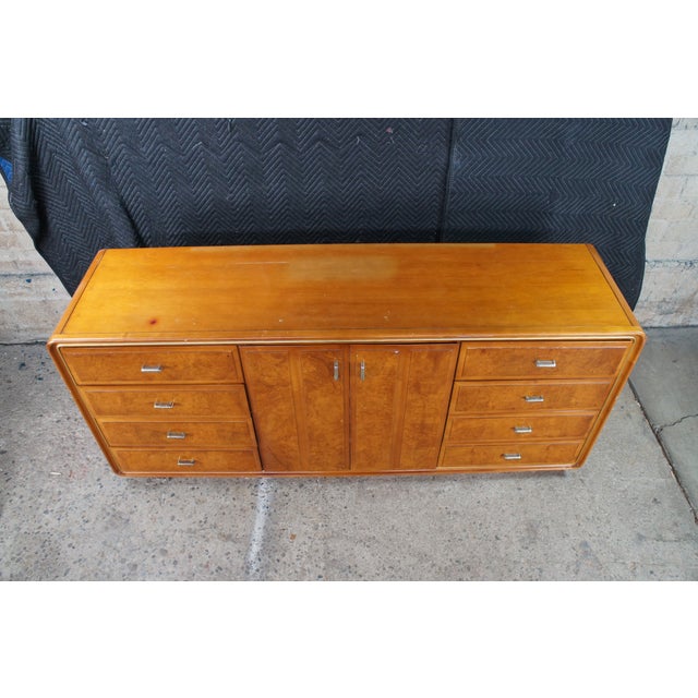 1960s American of Martinsville Art Deco Lowboy Burled Triple Dresser & Mirror MCM For Sale - Image 6 of 16