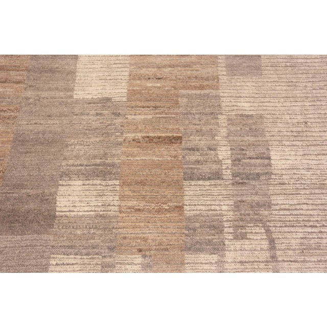 Nazmiyal Collection Large Modern Abstract Rug For Sale In New York - Image 6 of 8