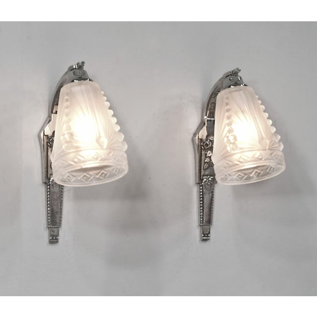 1930s Schneider Pair of French Art Deco Floral Nickel Bronze Wall Sconces - 1930s For Sale - Image 5 of 8