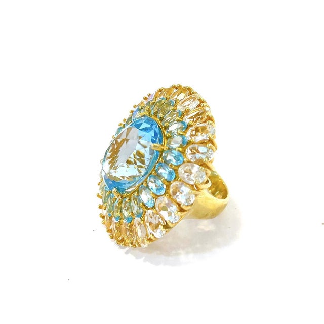 Baroque Bochic “Flamenco” Blue Topaz & White Topaz Gems 18k Gold & Silver Cocktail Ring Size 9 For Sale - Image 3 of 4