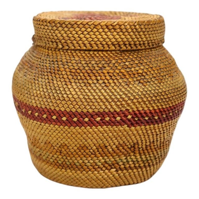 Native American Antique Pacific Northwest Native American Makah Woven Bulbous Basket & Lid C1920 For Sale - Image 3 of 6
