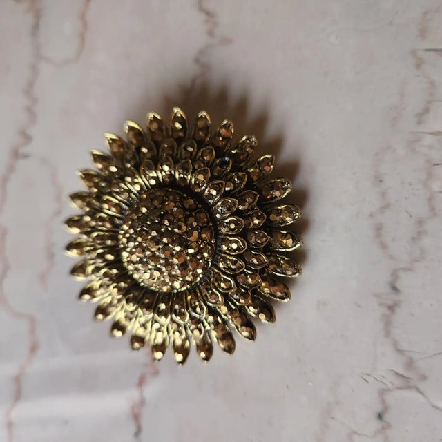 Mid 20th Century 1950s Weiss Brooch Gold Starburst Diamanté Pavé Pin For Sale - Image 5 of 9