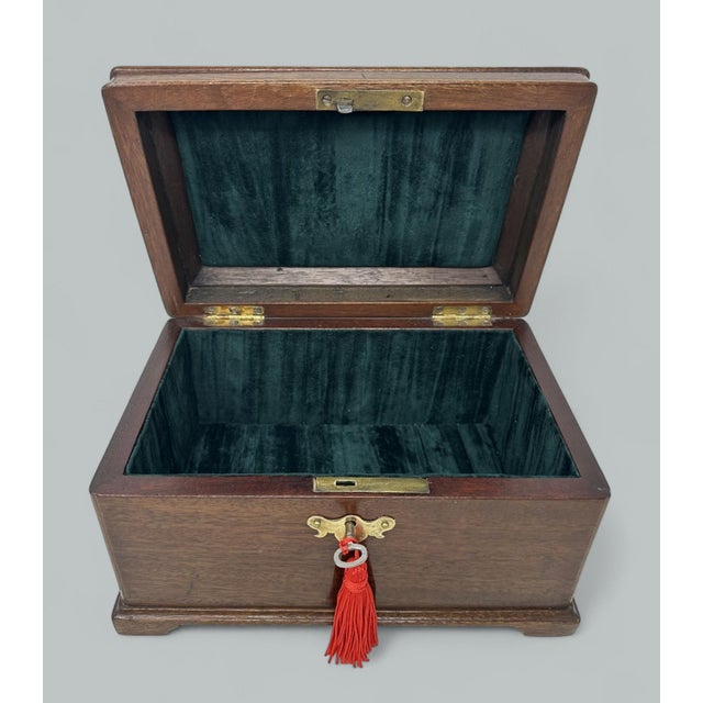 An exceptionally fine quality example of a Lady’s or Gentleman’s English Georgian or early Regency Period polished well...