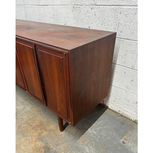 Mid-Century Modern Jack Cartwright for Founders Attributed Mid Century Modern Walnut Sideboard 1960s For Sale - Image 3 of 12