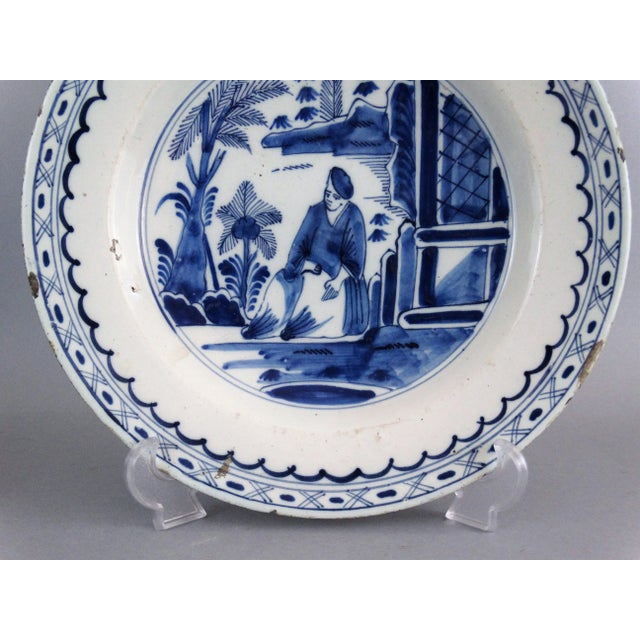 18th-Century Delft Chinoiserie Charger With Figure For Sale - Image 6 of 7