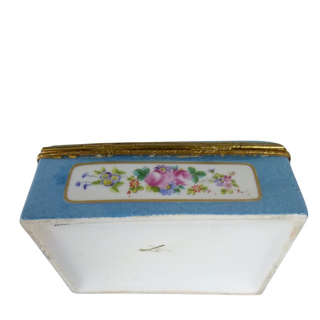 French Antique French Sèvres-Style Porcelain Hinged Trinket Box - Birds & Flowers, Late 19th C. For Sale - Image 3 of 14