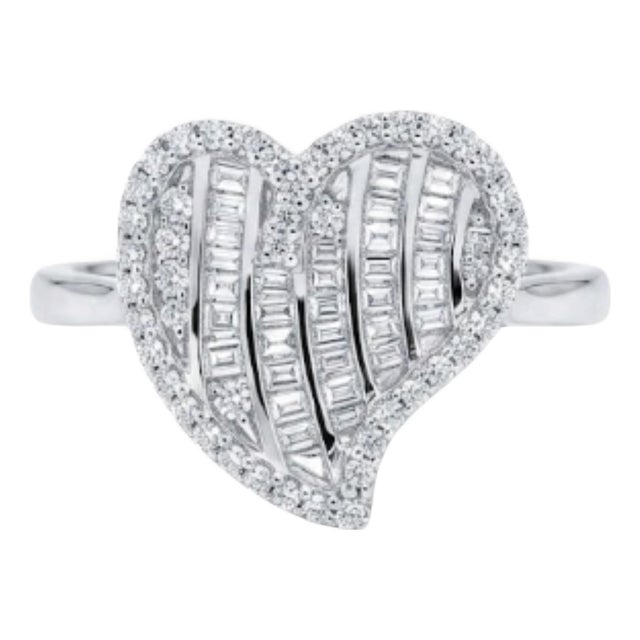 Natural Diamond 0.60cts Ring in 18k Gold, Size 3 For Sale