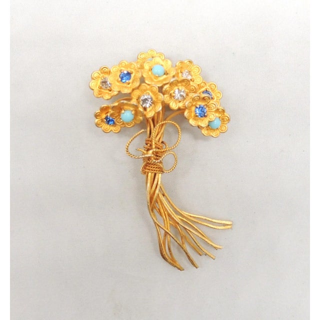 Gold 1960s Vintage Signed Bijoux Cascio Italy Rhinestone Floral Spray Brooch For Sale - Image 8 of 8