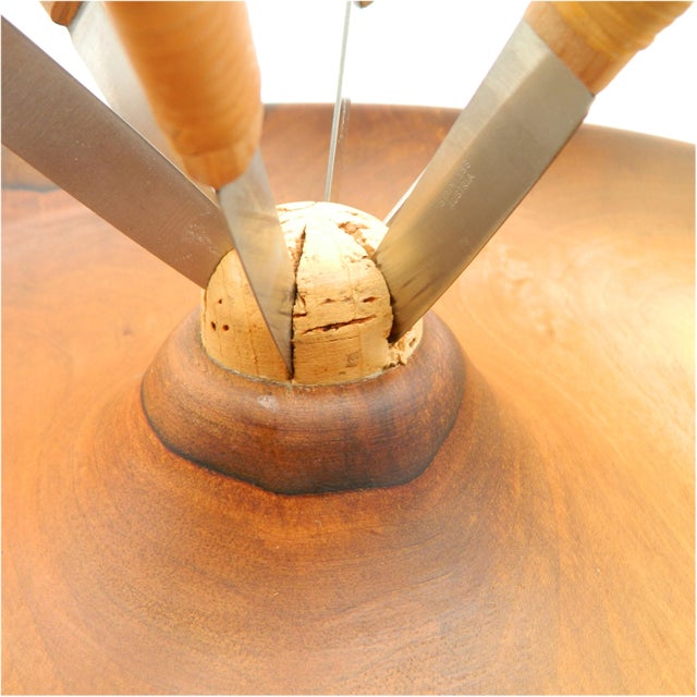 Beige Walnut Wood Fruit Bowl with Knives with Raffia Handles by Carl Auböck for Werkstätte Carl Auböck, Vienna, 1950s, Set of 7 For Sale - Image 8 of 15