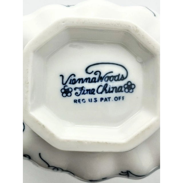 1980s Seymour Mann, Vienna Woods “Blue Onion” Porcelain Open Sauce or Gravy Boat For Sale In Dallas - Image 6 of 6
