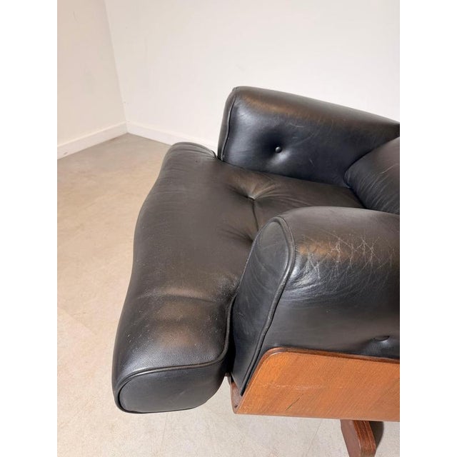 An exceptional and rare Italian lounge chair designed by Menilo Taro for Cinova in 1964. This iconic Model 401 embodies...
