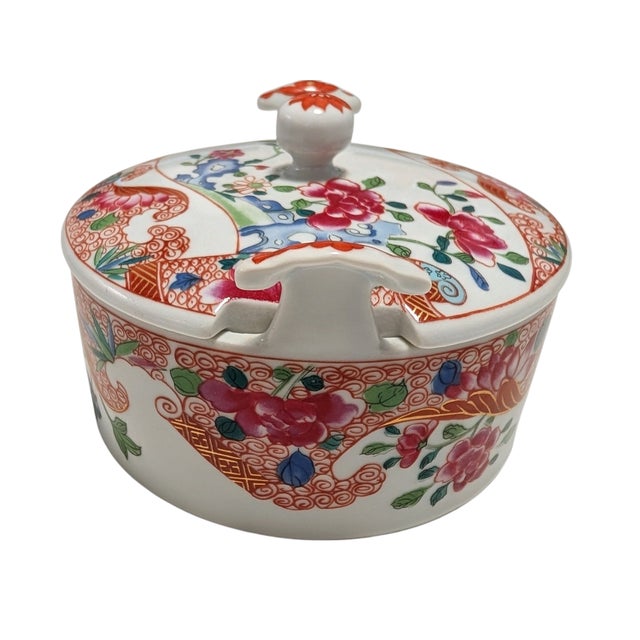 1970s Famille Rose Covered Dish in the Ch'ien Lung Style For Sale - Image 5 of 11