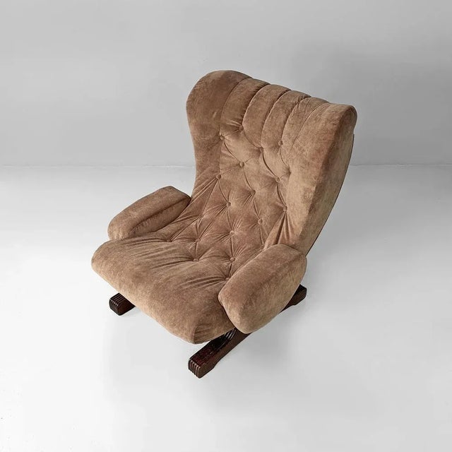 Italian modern brown velvet and wood armchair by Guido Bonzanini for Tecnosalotti, 1970s Armchair with seat, backrest and...