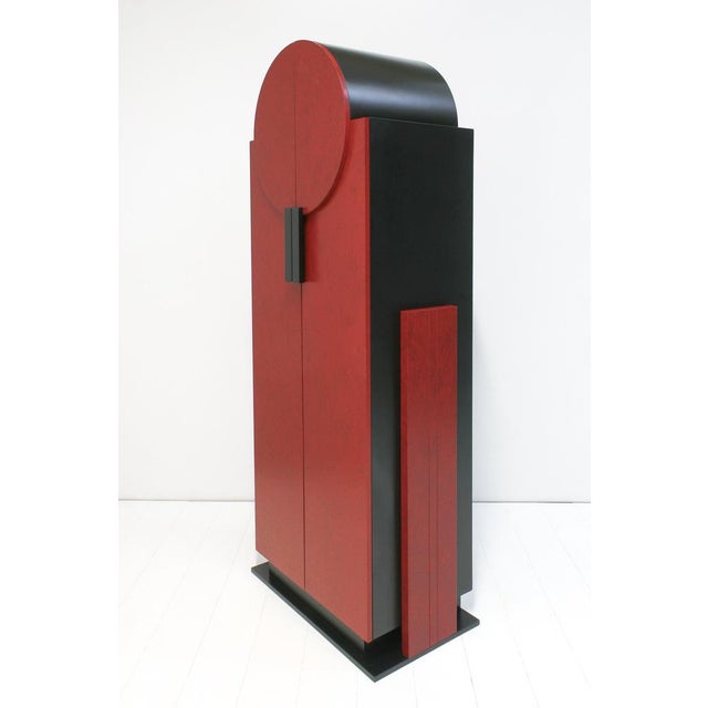 The Asti 'klokkast' was designed in 1992 by Rotterdam, Netherlands based Vennox Design & Styling. A lacquered MDF corpus...