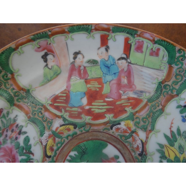 Earlyl 19th Century Rose Medallion Plates For Sale - Image 4 of 5