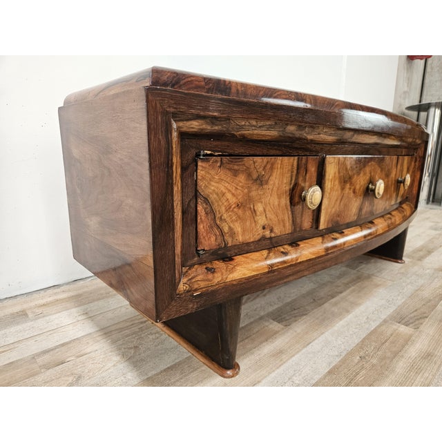 A splendid Tuscan dressing table from the 1940s, featuring a fine walnut burl veneer that gives the piece a natural,...