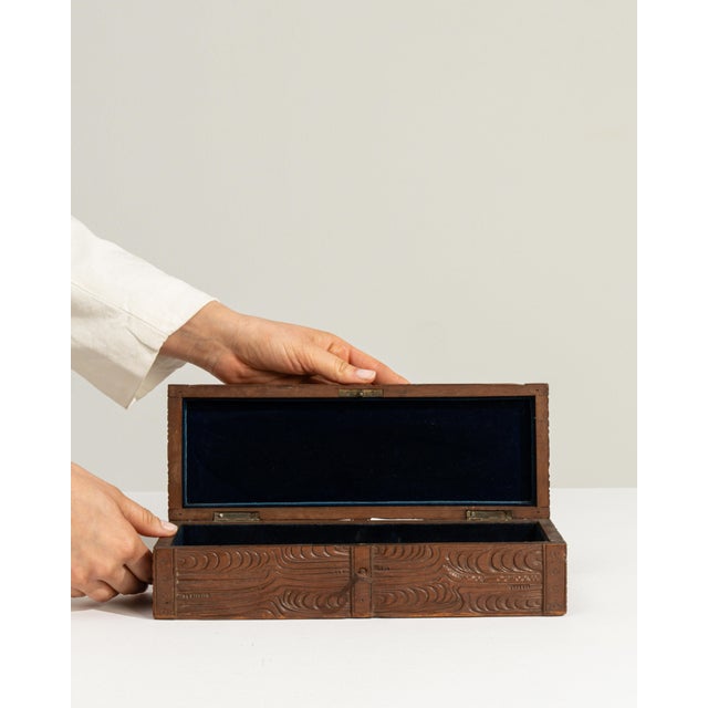 Brown Early 20th Century Switzerland Black Forest Brown Wood Box For Sale - Image 8 of 18
