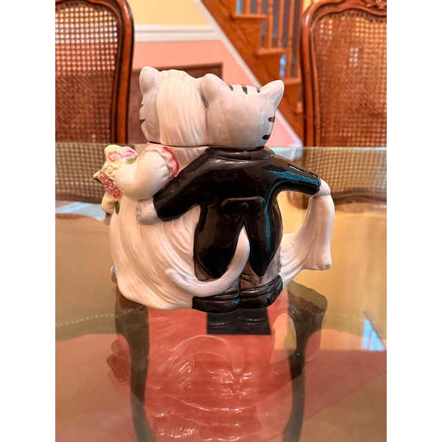 A delightfully sweet and highly collectible vintage ceramic novelty teapot featuring an anthropomorphic feline bride and...