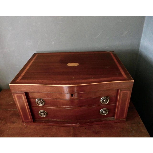 Edwardian Inlaid Mahogany Serpentine Wellington Cutlery Canteen from Francis Newton, 1900s, Set of 79 For Sale - Image 3 of 13