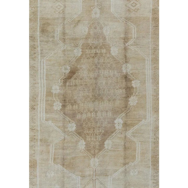 Vintage Oushak Rug With Soft Beige, Warm Taupe, and Ivory Tones For Sale - Image 4 of 7