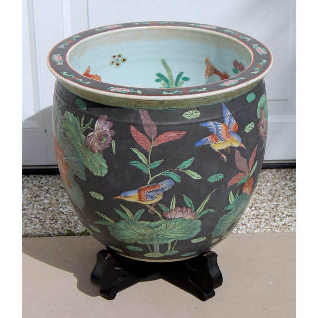 Chinese Large Antique Chinese Famille Noire Porcelain Fishbowl Jardinière With Wood Stand, C. 1920–1950 For Sale - Image 3 of 17