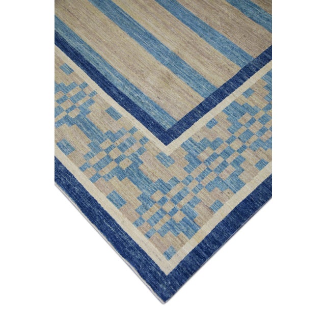This modern Turkish Oushak rug is a stunning piece of art that has been handwoven using traditional techniques by skilled...