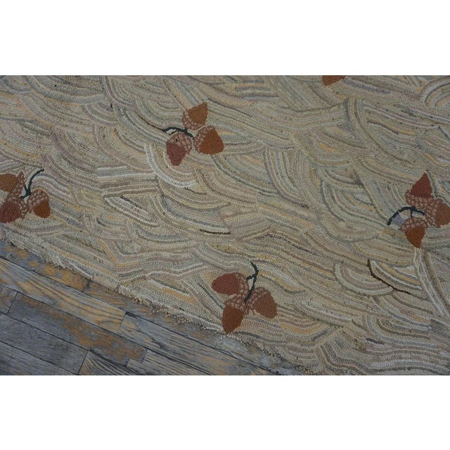 1940s Tan Ecru Abstract Folk Art Antique American Hooked Rug 4" X 8' Knotted Wool Carpet For Sale In New York - Image 6 of 11