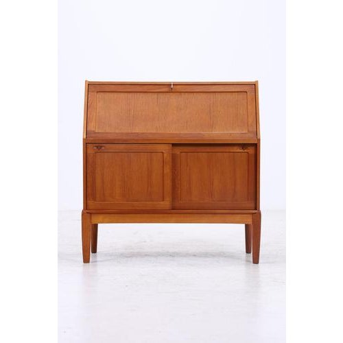 This vintage teak secretary desk by H. W. Klein for Bramin combines a clean, Scandinavian design with a well-thought-out...