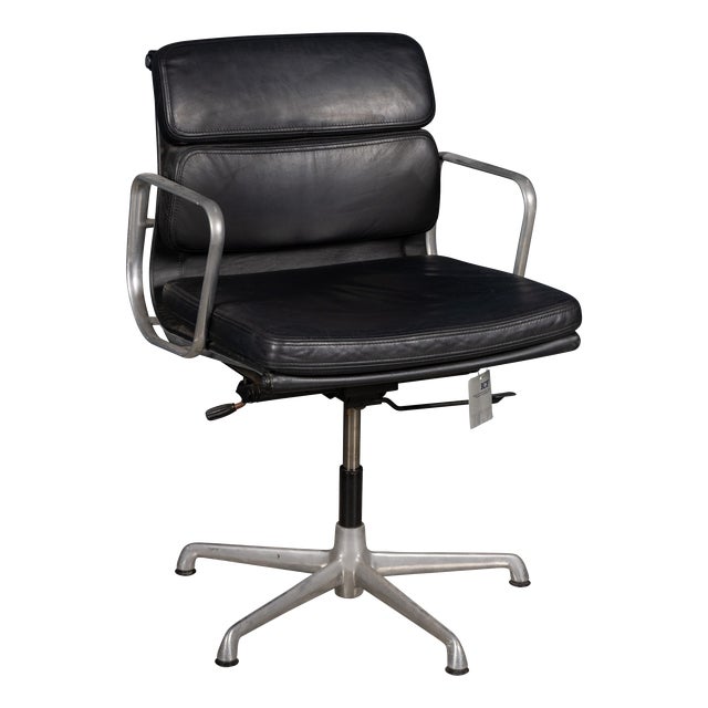 Vintage EA217 Chair in Black Leather by Charles & Ray Eames for ICF, 1969 For Sale