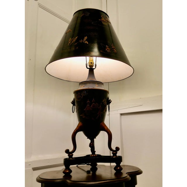Large Chinoiserie Toleware Table Lamp in Black and Gold Lacquer, 1950s For Sale - Image 10 of 12