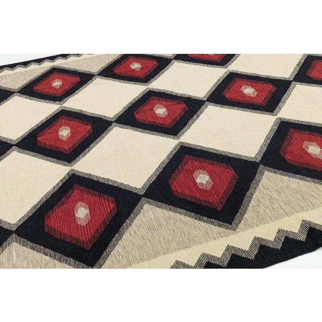 Cream Modern Navajo Style Flatweave Geometric Diamond Wool Rug in Cream 9x12 For Sale - Image 8 of 11