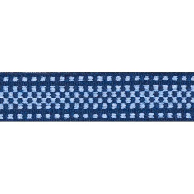An exceptionally versatile trim with a graphic punch that works well with a variety of patterns and textures, indoors or...