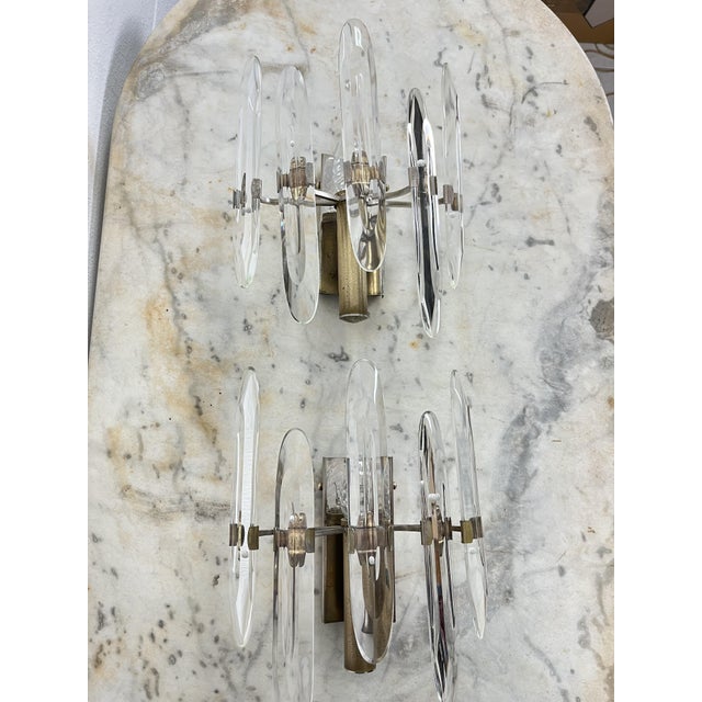 Set of 2 Mid-Century Murano glass and brass wall lamps attributed to Sciolari, 1960s Glass intact, good condition. E14...