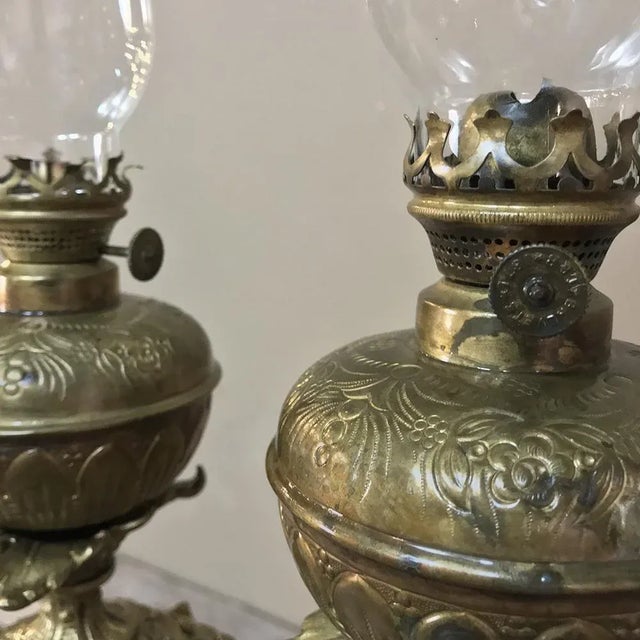 19th Century Hand-Painted Porcelain & Bronze Oil Lanterns - a Pair For Sale In Dallas - Image 6 of 13