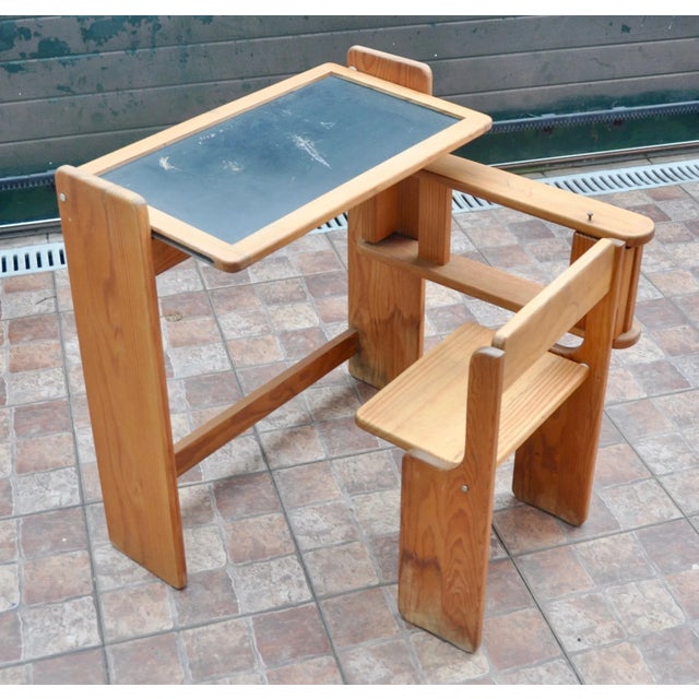 Dimensions of the folded desk: height 70, width 66.5, depth 17 cm.