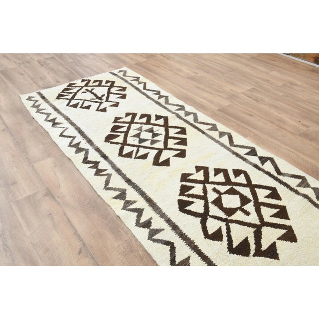 1970s Turkish Oushak Handmade Wool Cotton Beige Runner Rug For Sale - Image 9 of 11