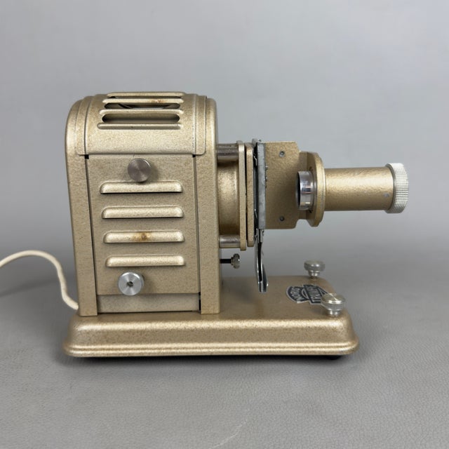 Noris Trumpf Slide Projector with Working Case For Sale - Image 3 of 17