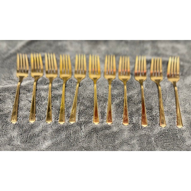 1950s Vintage Mid-Century Dirilyte "Regal" Flatware Set - Solid Golden Bronze - Large 115-Piece Service Assortment With Original 2-Tier Wood Chest For Sale - Image 5 of 12