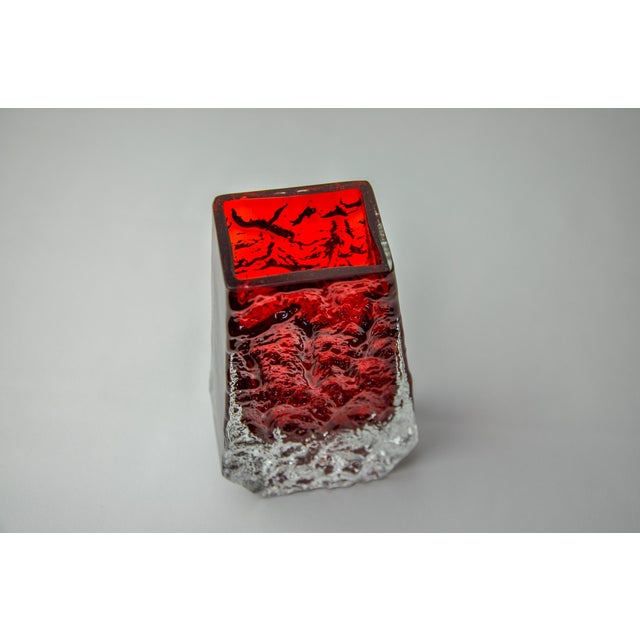 1970s Sommerso Red Ice Cube Effect Vase from Seguso, Murano, Italy, 1970 For Sale - Image 5 of 8
