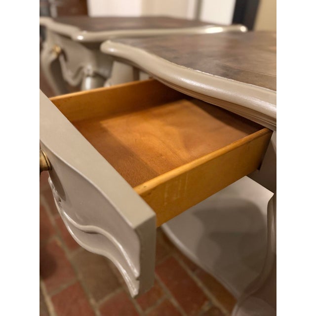 Oversized French Provincial Nightstands in Fusion Algonquin – Refinished Pair For Sale In Baton Rouge - Image 6 of 17