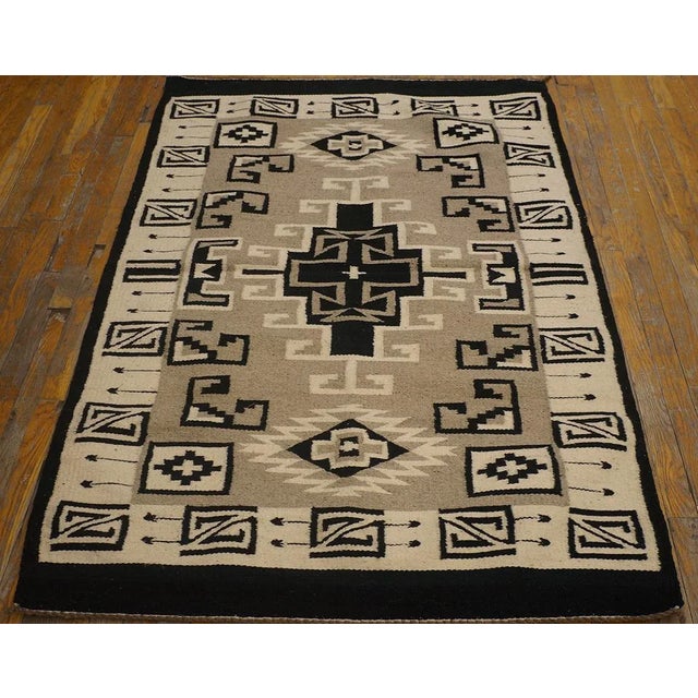 Mid-20th Century American Navajo Carpet ( 4' x 5'8'' - 122 x 173 ). Antique Navajo Small Scatter Size Wool Ivory Beige...