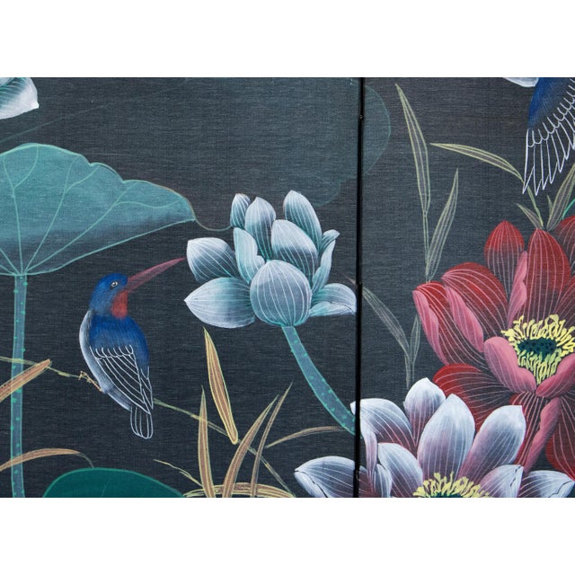 1970s Chinoiserie Painted Silk Screen "Hummingbirds and Lotus" For Sale In Dallas - Image 6 of 18