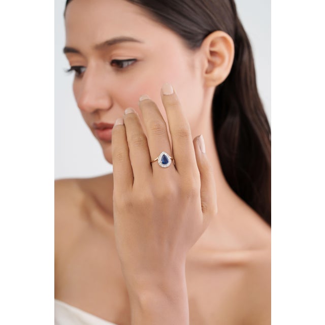 Royal Blue 14k Two-Tone Gold 1.17ct Blue Sapphire & Diamond Vintage Ring Size 4 For Sale - Image 8 of 17