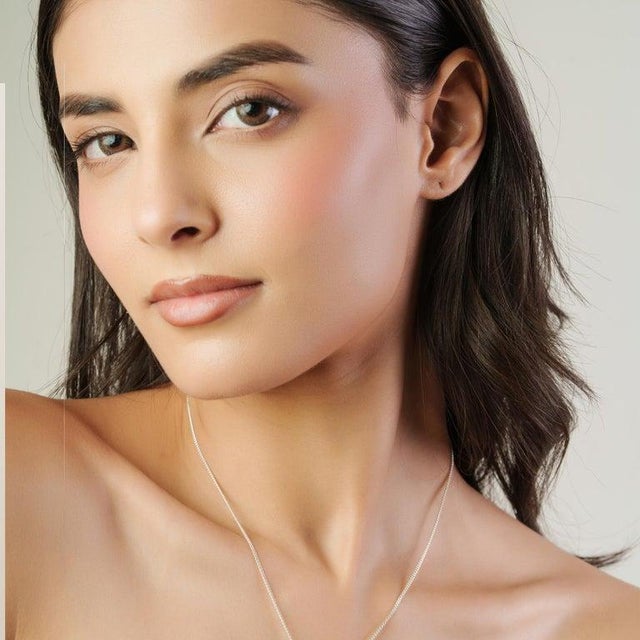 Dainty Natural Emerald Pendant in 925 Sterling Silver For Sale - Image 6 of 11