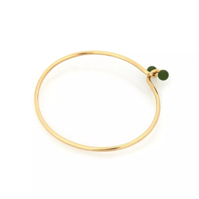 Contemporary Tiffany & Co. Jade 14k Yellow Gold Wire Hook Bangle Bracelet For Sale - Image 3 of 9