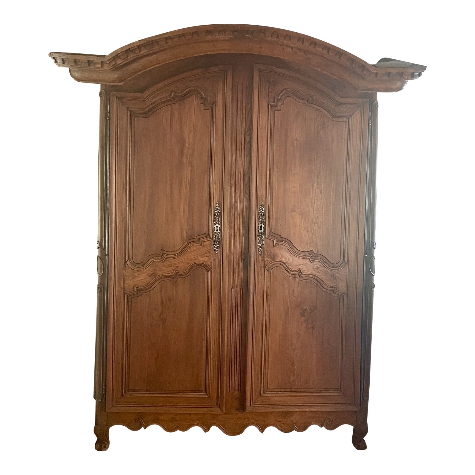 19th Century French Louis XV Elm Armoire "Chapeau De Gendarme" Shaped