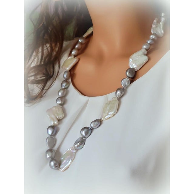 Vintage Art Deco Biwa and Baroque Pearl Necklace, Japan, 29 Inches For Sale - Image 4 of 9