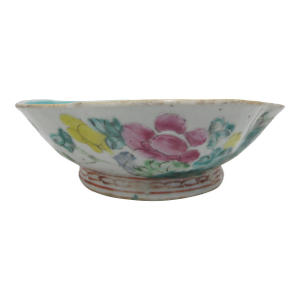 Chinese Nyonya Ware Famille Rose Porcelain Turquoise Flower Scallop Rim Bowl