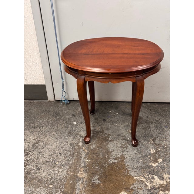 Late 20th Century Hekman Furniture Queen Anne Cherry Wood Side Table For Sale - Image 5 of 12